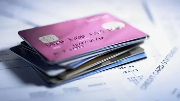 img of Credit Card Issuer Reporting: When Does a Late Payment Affect Your Credit Score?